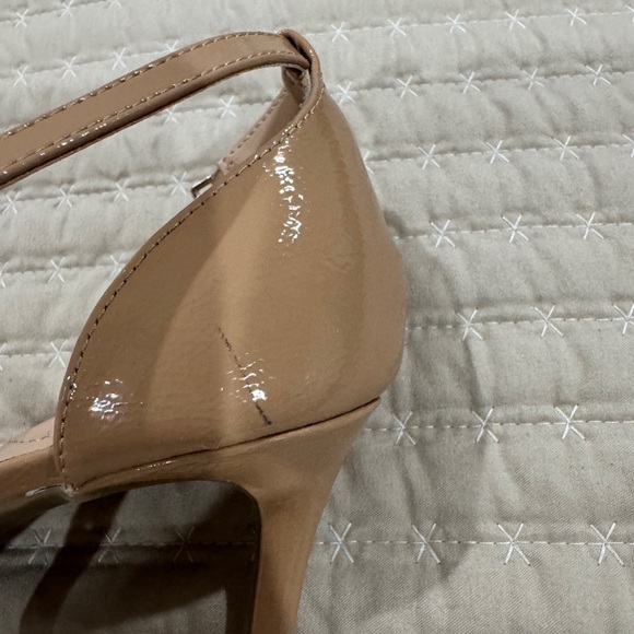 Bandolino Women's May Tan Strappy Sandals - Picture 4 of 7